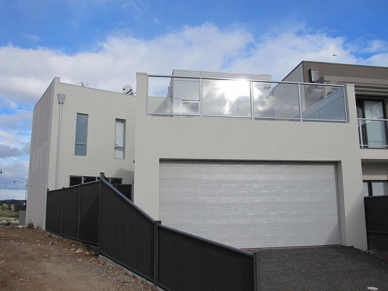 147 The Esplanade, Caroline Springs VIC 3023