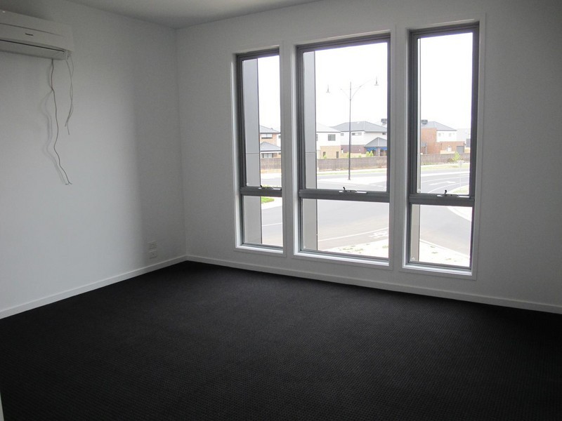 147 The Esplanade, Caroline Springs VIC 3023