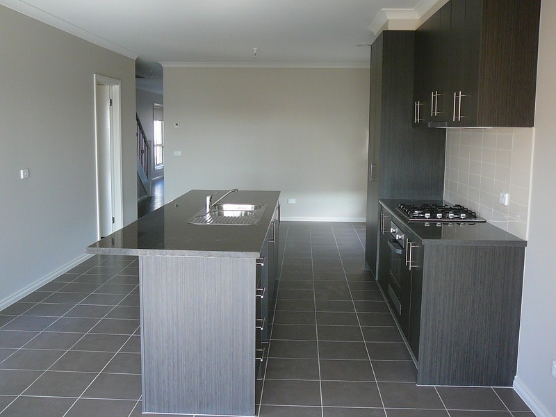 33 Arroyo Place, Caroline Springs VIC 3023