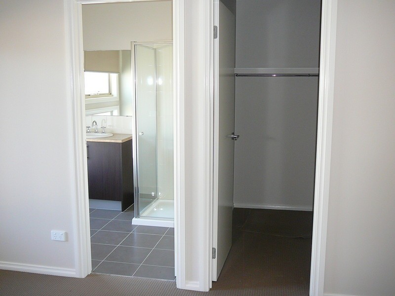 33 Arroyo Place, Caroline Springs VIC 3023