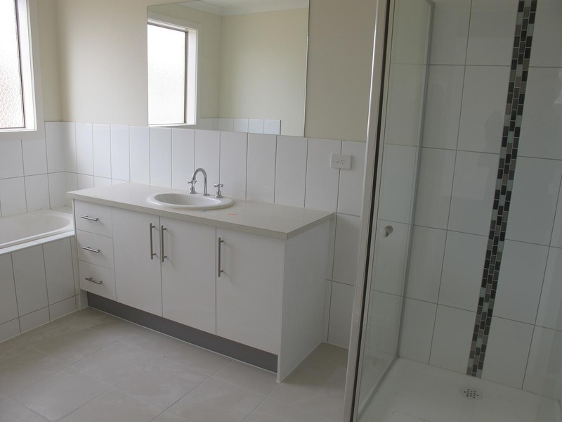 12 Zammit Lane, Hillside VIC 3037