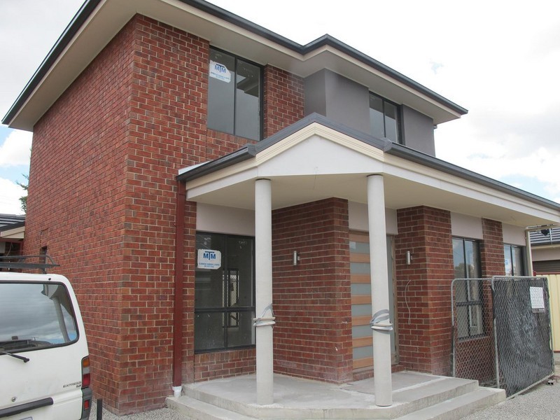 2/21 Breadalbane Court, Sydenham VIC 3037