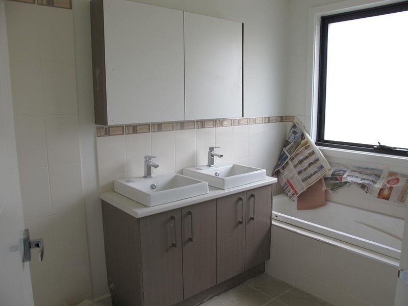 2/21 Breadalbane Court, Sydenham VIC 3037