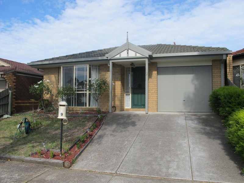 9 Penlow Court, Hillside VIC 3037