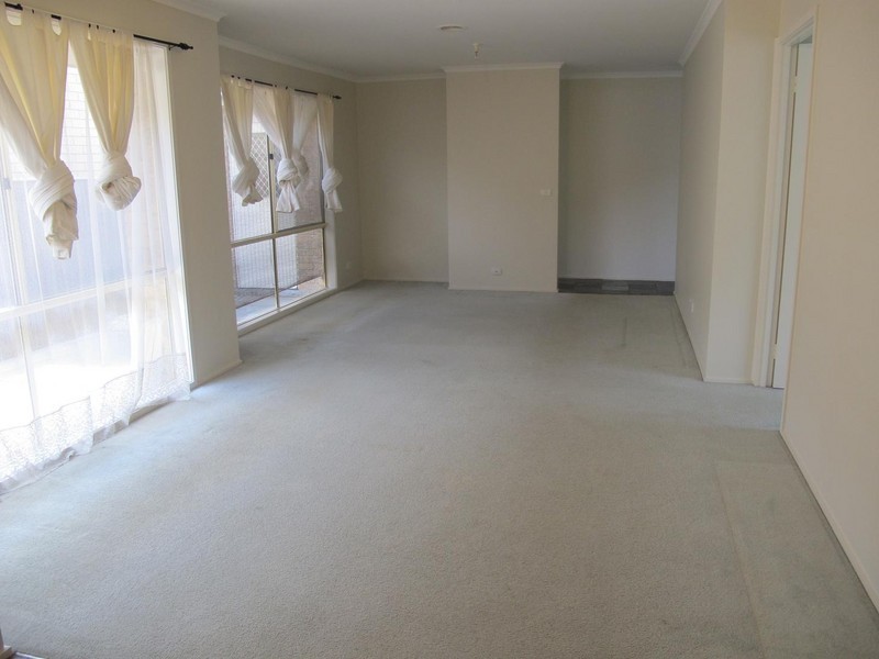 9 Penlow Court, Hillside VIC 3037