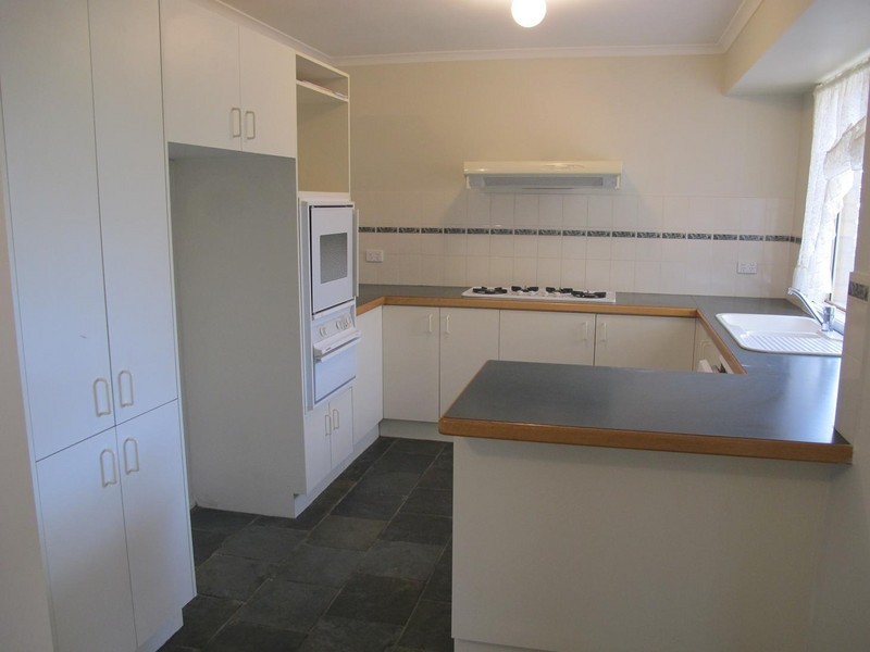 9 Penlow Court, Hillside VIC 3037