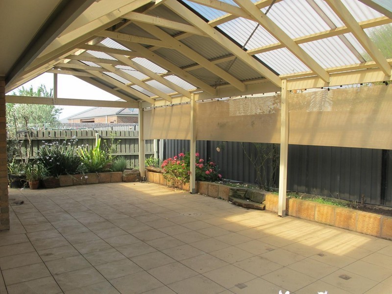 9 Penlow Court, Hillside VIC 3037