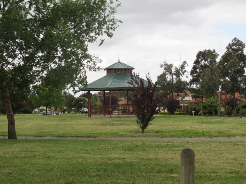 9 Penlow Court, Hillside VIC 3037