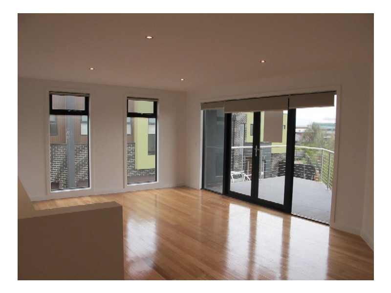 8/5 Chelsworth Place, Caroline Springs VIC 3023