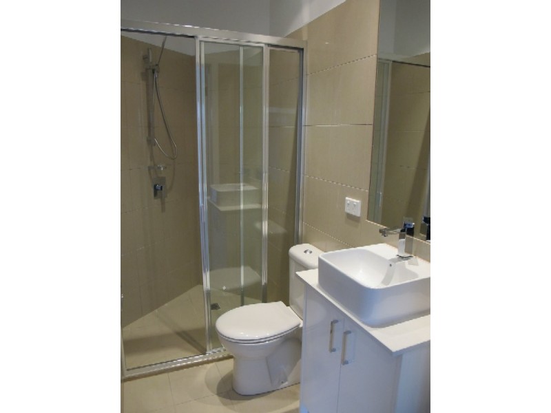 8/5 Chelsworth Place, Caroline Springs VIC 3023