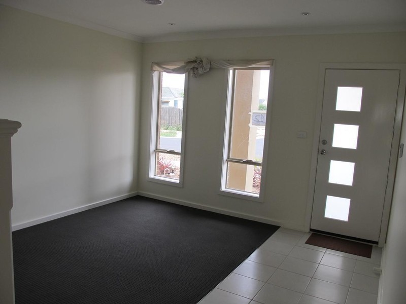 12 Zammit Lane, Hillside VIC 3037