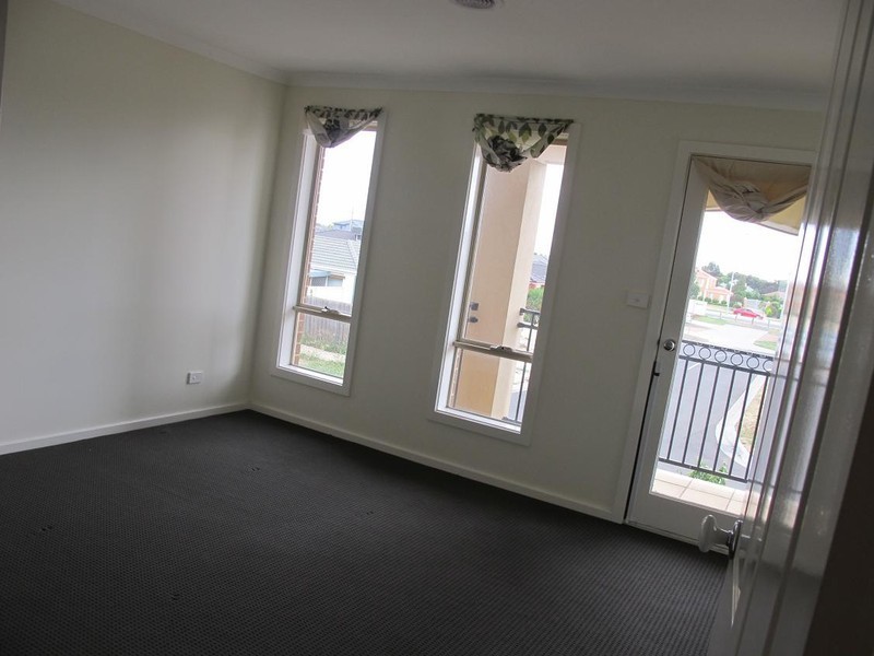 12 Zammit Lane, Hillside VIC 3037