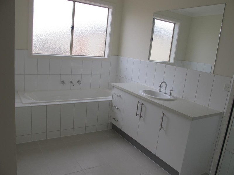 12 Zammit Lane, Hillside VIC 3037