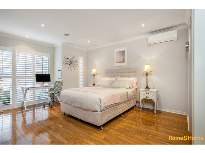32 BARRINGTON CIRCUIT, Caroline Springs VIC 3023