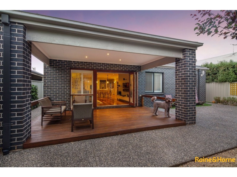 32 BARRINGTON CIRCUIT, Caroline Springs VIC 3023