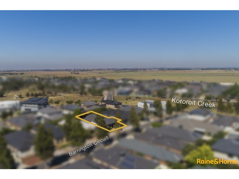 32 BARRINGTON CIRCUIT, Caroline Springs VIC 3023