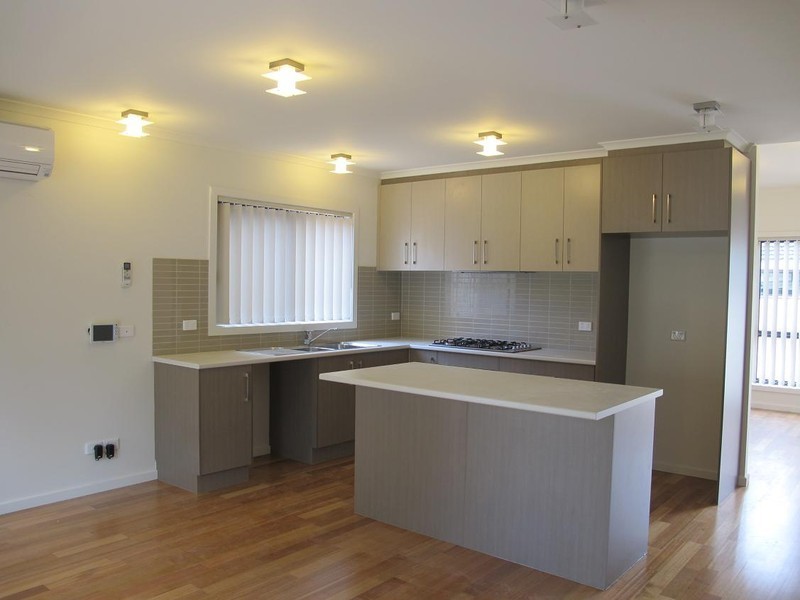 2/21 Breadalbane Court, Sydenham VIC 3037