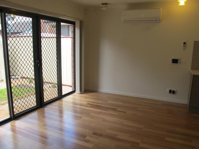 2/21 Breadalbane Court, Sydenham VIC 3037