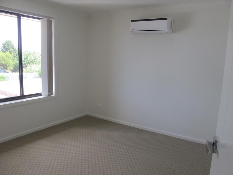 2/21 Breadalbane Court, Sydenham VIC 3037