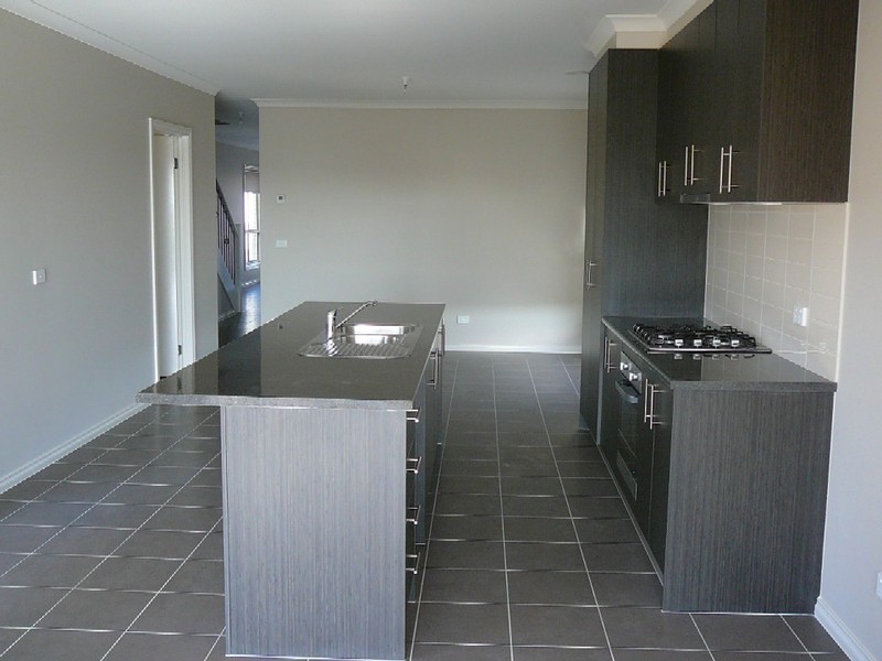 33 Arroyo Place, Caroline Springs VIC 3023