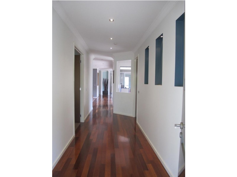 1  Jells Place, Caroline Springs VIC 3023