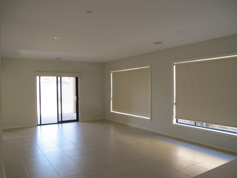 8 Darleith Terrace, Caroline Springs VIC 3023