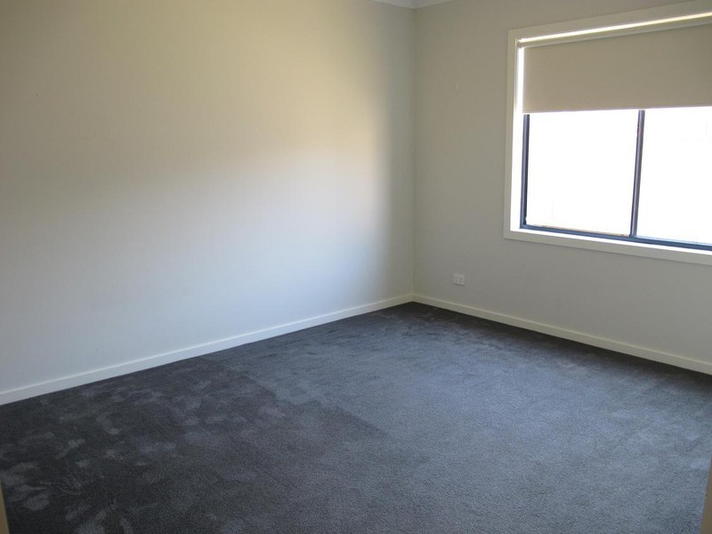 8 Darleith Terrace, Caroline Springs VIC 3023