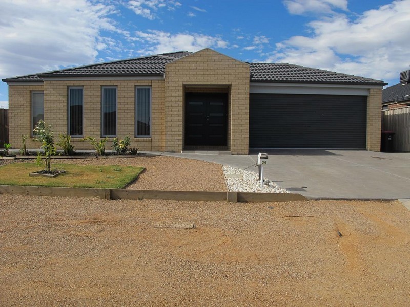 36 Redcliffe Terrace, Taylors Hill VIC 3037