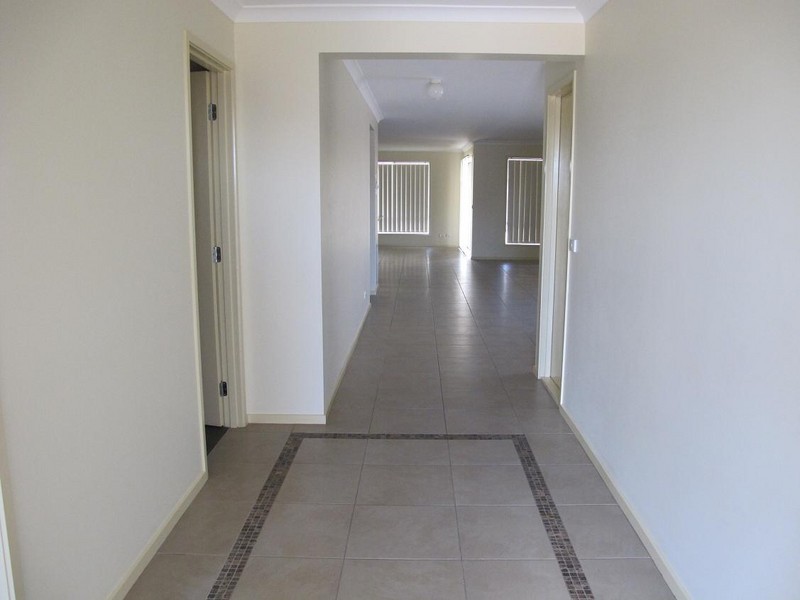 36 Redcliffe Terrace, Taylors Hill VIC 3037