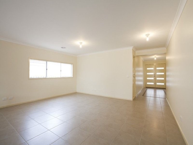 36 Redcliffe Terrace, Taylors Hill VIC 3037