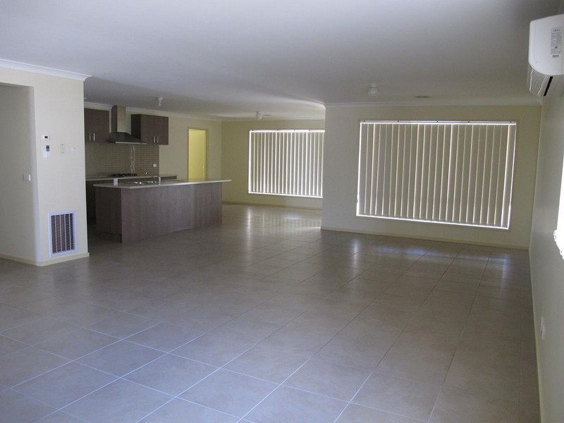 36 Redcliffe Terrace, Taylors Hill VIC 3037