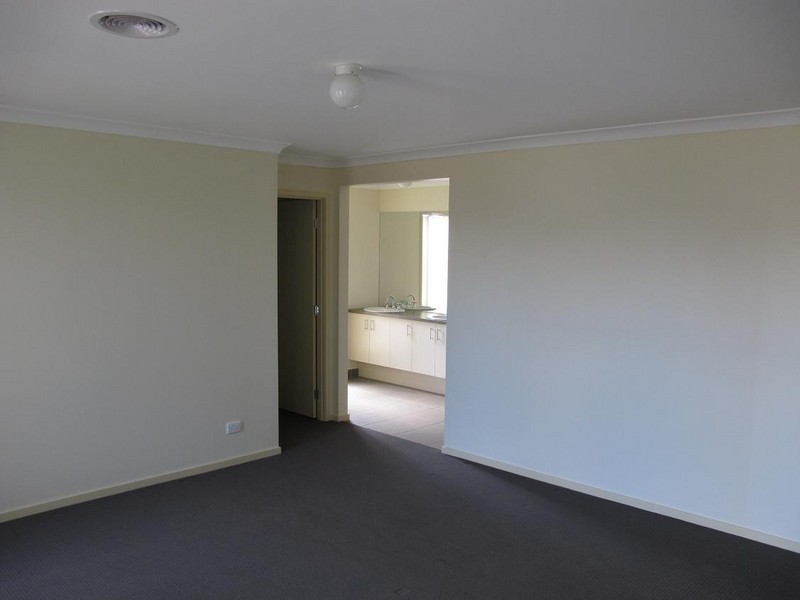 36 Redcliffe Terrace, Taylors Hill VIC 3037