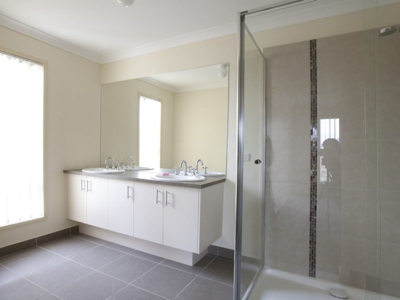 36 Redcliffe Terrace, Taylors Hill VIC 3037