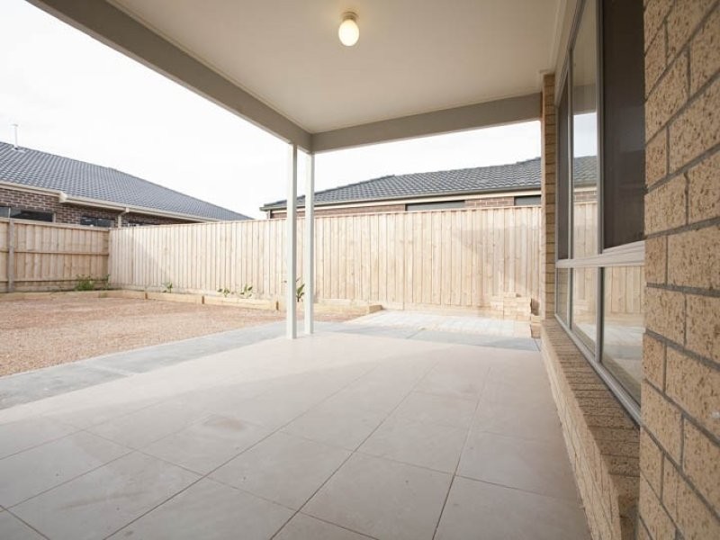 36 Redcliffe Terrace, Taylors Hill VIC 3037