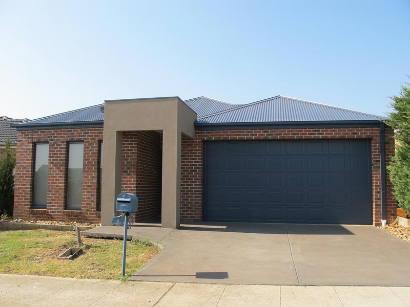 8 Darleith Terrace, Caroline Springs VIC 3023