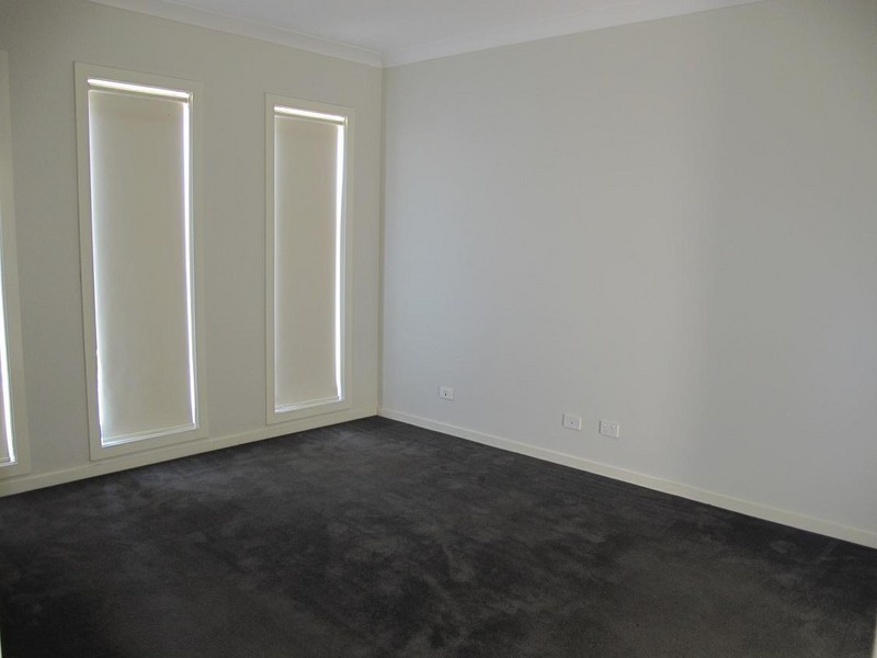 8 Darleith Terrace, Caroline Springs VIC 3023