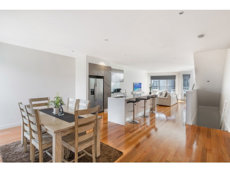 8/25 Boathouse Drive, Caroline Springs VIC 3023