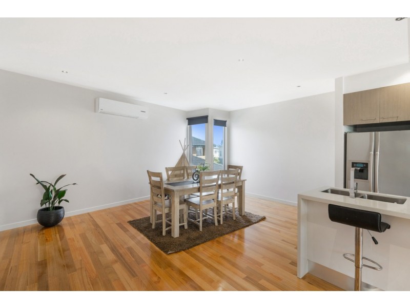 8/25 Boathouse Drive, Caroline Springs VIC 3023