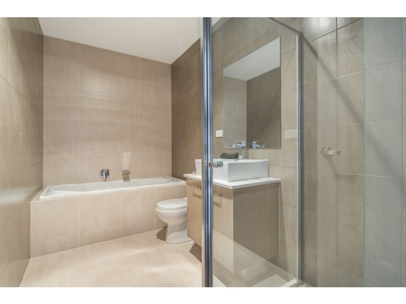 8/25 Boathouse Drive, Caroline Springs VIC 3023