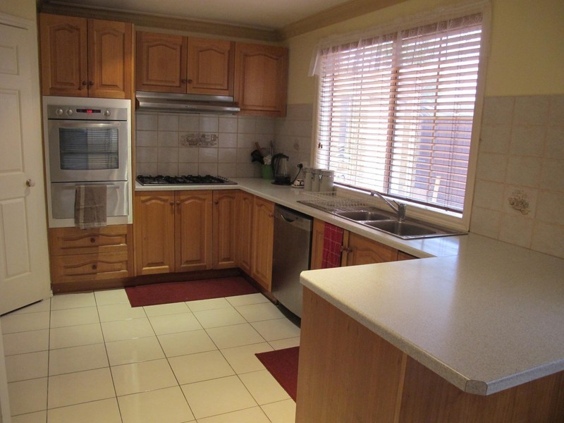 40 Grandview Cres, Hillside VIC 3037