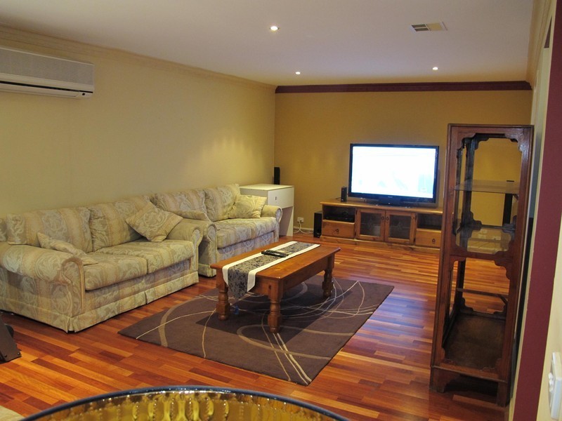 40 Grandview Cres, Hillside VIC 3037