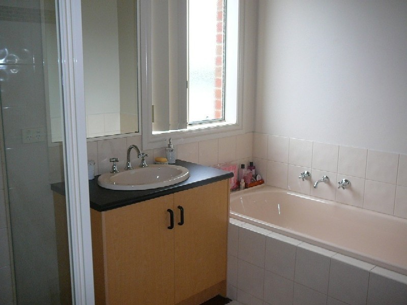 3 ALDERSTEAD PLACE, Caroline Springs VIC 3023