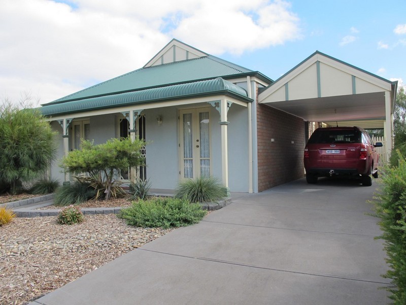 12 Squires Court, Caroline Springs VIC 3023