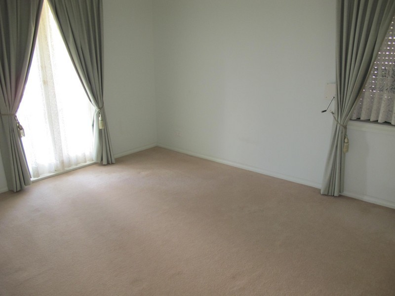 12 Squires Court, Caroline Springs VIC 3023