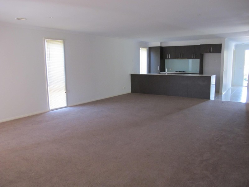 11 Regent Close, Burnside Heights VIC 3023