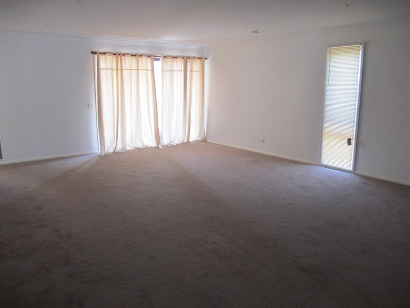 11 Regent Close, Burnside Heights VIC 3023