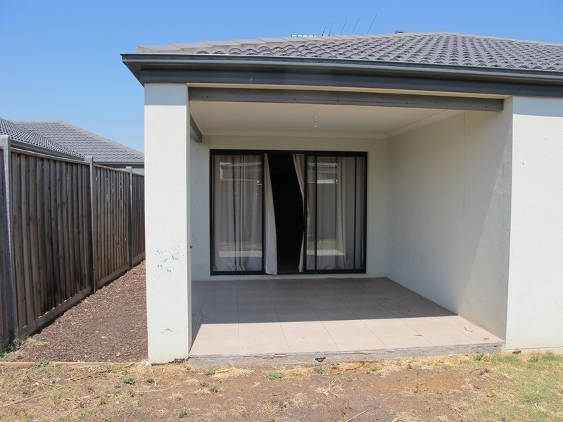 11 Regent Close, Burnside Heights VIC 3023