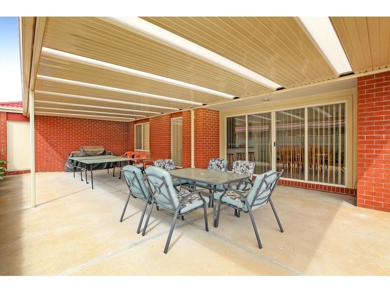 72 Greenhills Drive, Kurunjang VIC 3337