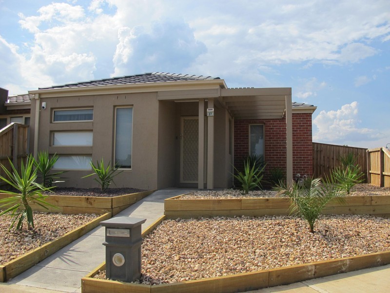 27 Lucas Terrace, Taylors Hill VIC 3037