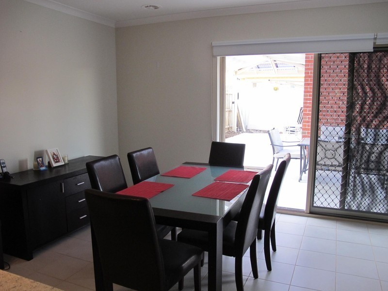 27 Lucas Terrace, Taylors Hill VIC 3037